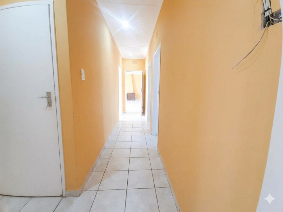 To Let 3 Bedroom Property for Rent in Lindhaven Gauteng