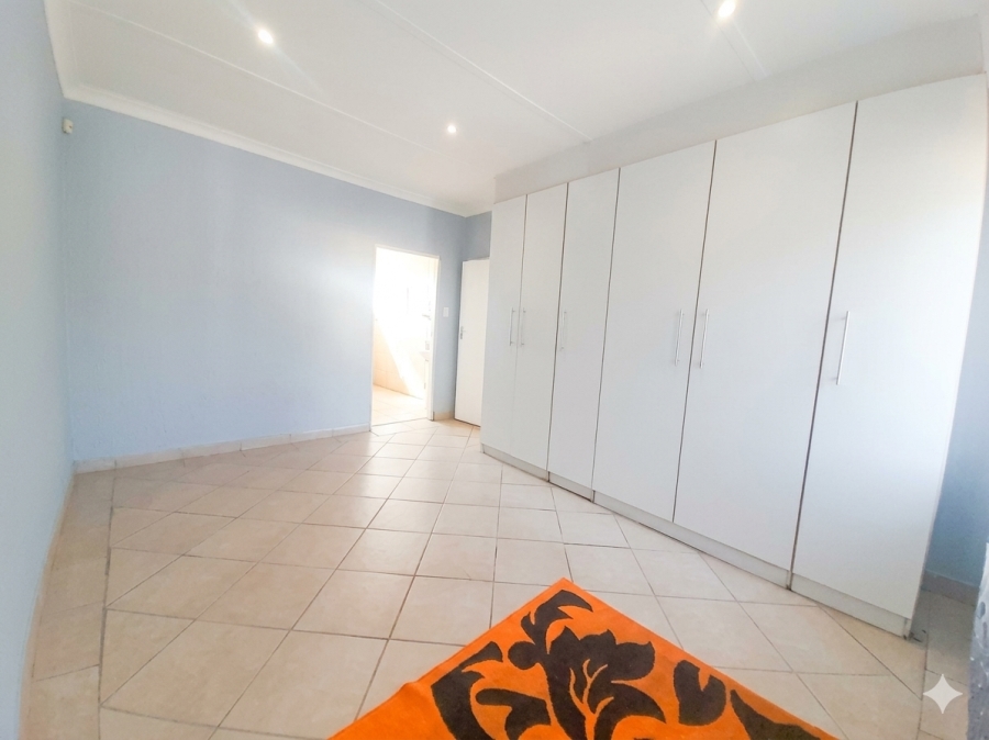 To Let 3 Bedroom Property for Rent in Lindhaven Gauteng