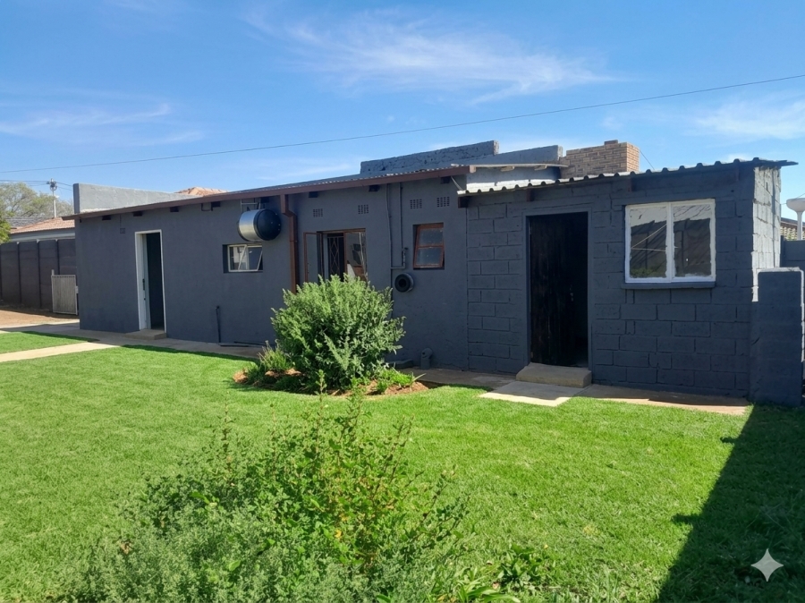 To Let 3 Bedroom Property for Rent in Lindhaven Gauteng