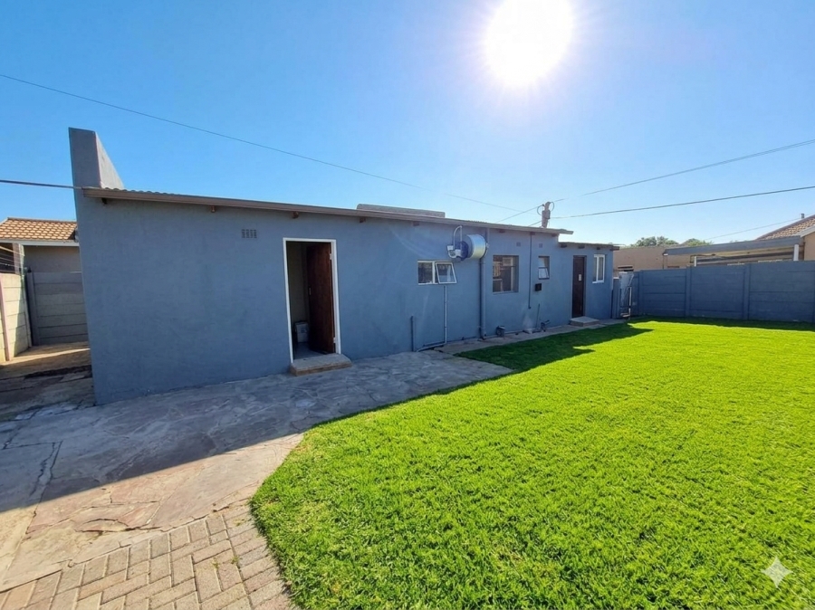 To Let 3 Bedroom Property for Rent in Lindhaven Gauteng