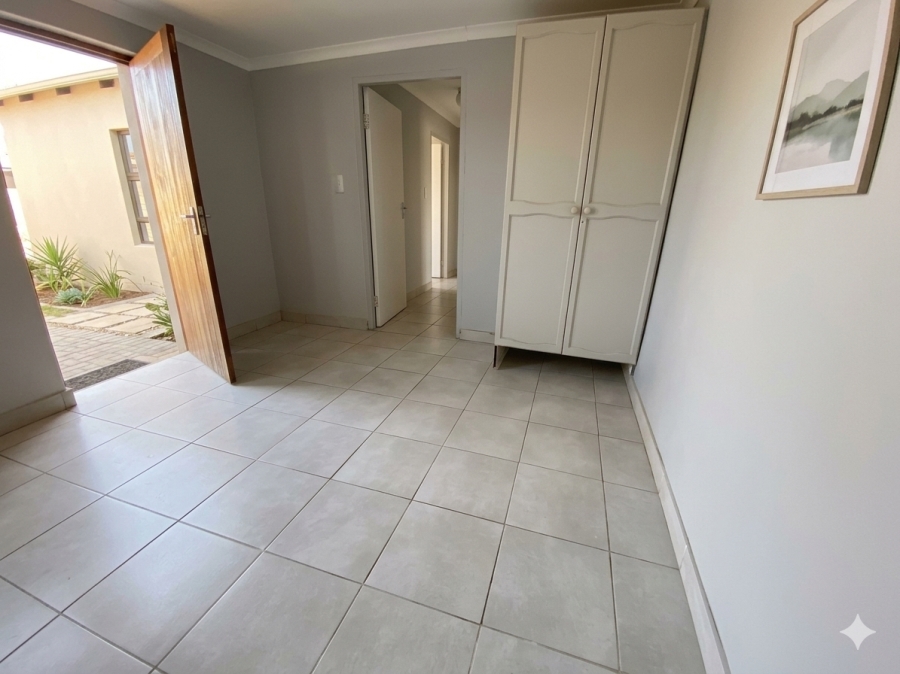 To Let 3 Bedroom Property for Rent in Lindhaven Gauteng