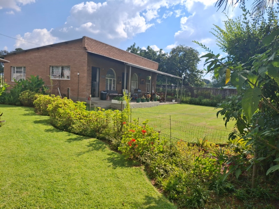 4 Bedroom Property for Sale in Loumarina A H Gauteng