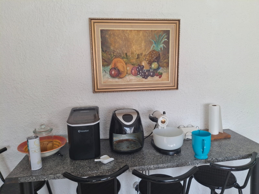 4 Bedroom Property for Sale in Loumarina A H Gauteng