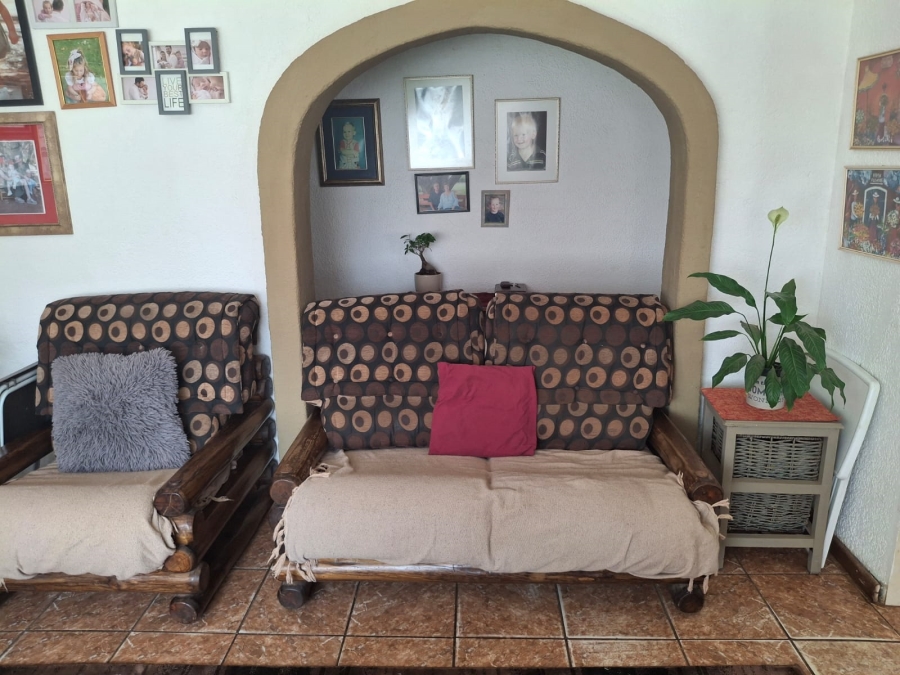 4 Bedroom Property for Sale in Loumarina A H Gauteng