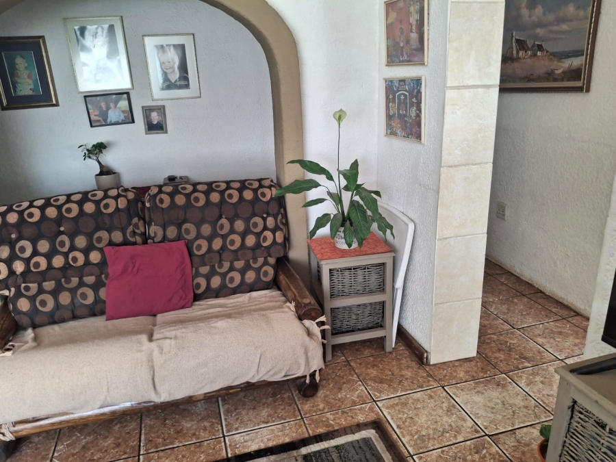 4 Bedroom Property for Sale in Loumarina A H Gauteng