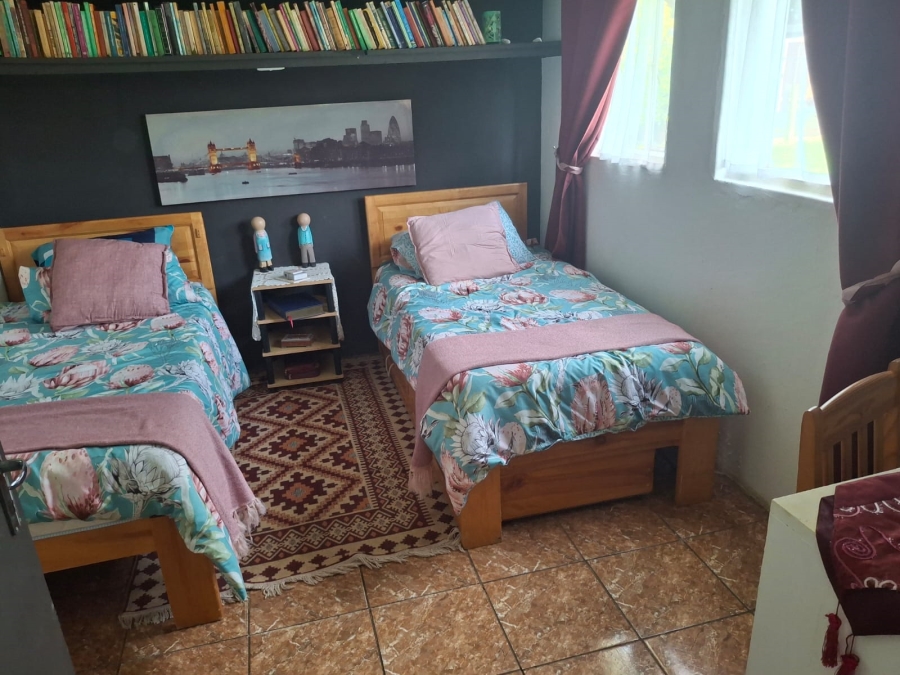 4 Bedroom Property for Sale in Loumarina A H Gauteng