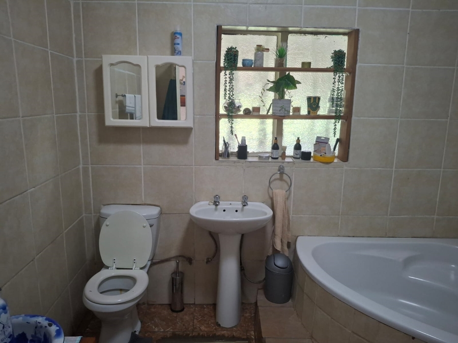 4 Bedroom Property for Sale in Loumarina A H Gauteng