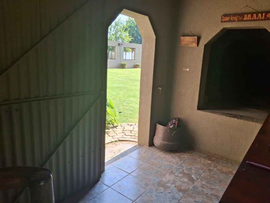 4 Bedroom Property for Sale in Loumarina A H Gauteng