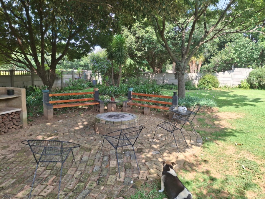 4 Bedroom Property for Sale in Loumarina A H Gauteng