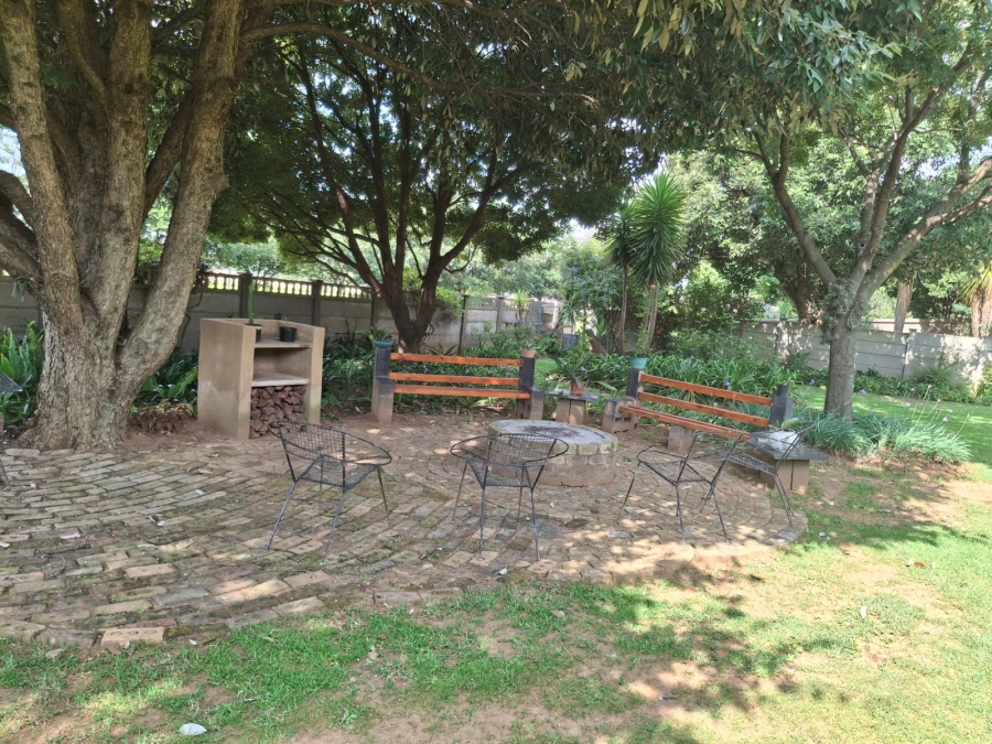 4 Bedroom Property for Sale in Loumarina A H Gauteng