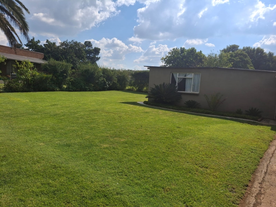 4 Bedroom Property for Sale in Loumarina A H Gauteng