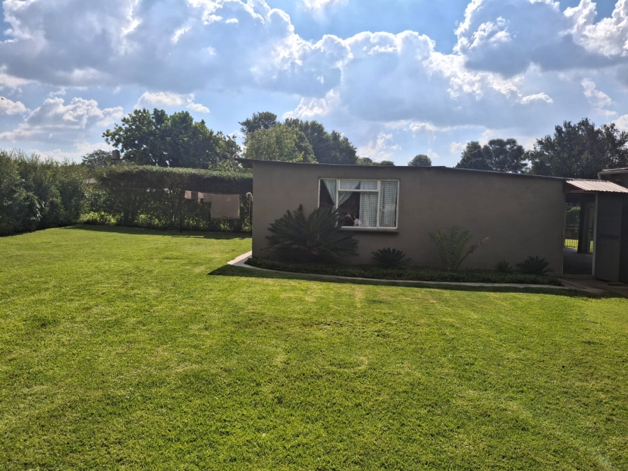 4 Bedroom Property for Sale in Loumarina A H Gauteng