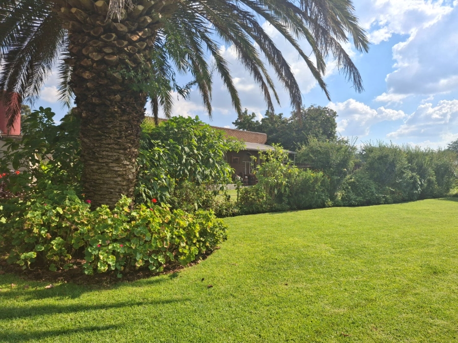 4 Bedroom Property for Sale in Loumarina A H Gauteng