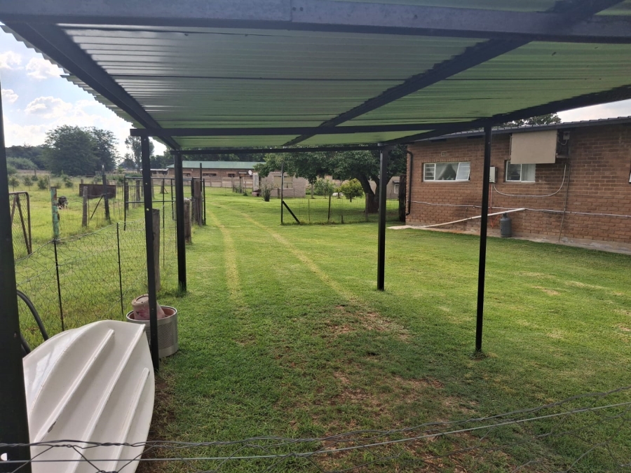 4 Bedroom Property for Sale in Loumarina A H Gauteng