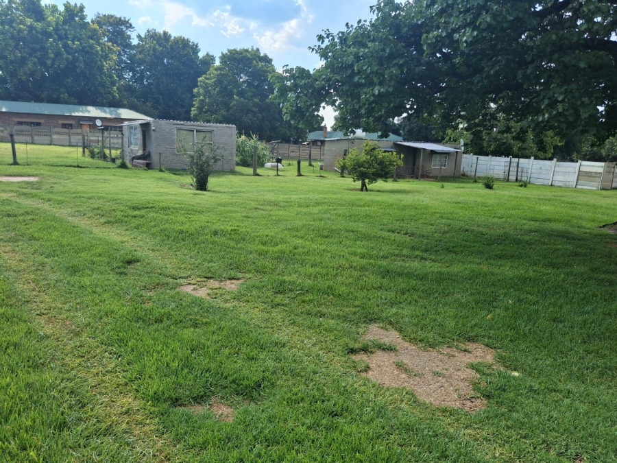 4 Bedroom Property for Sale in Loumarina A H Gauteng