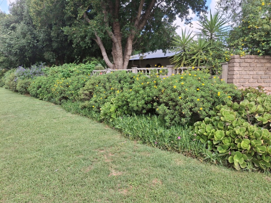 4 Bedroom Property for Sale in Loumarina A H Gauteng