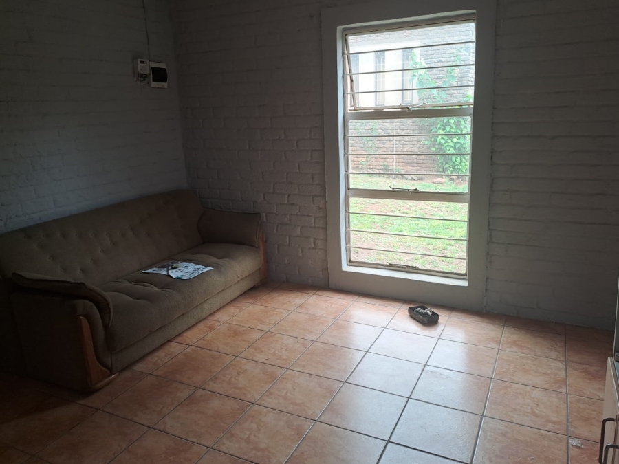 To Let 1 Bedroom Property for Rent in Wilro Park Gauteng