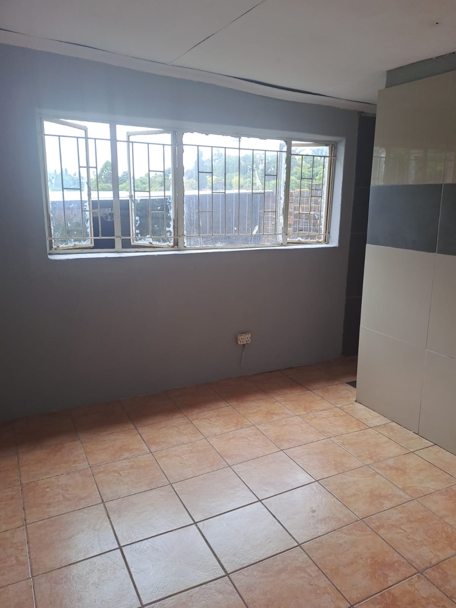 To Let 1 Bedroom Property for Rent in Wilro Park Gauteng