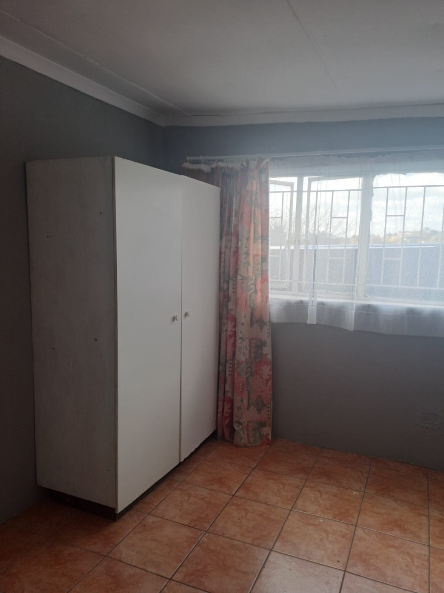 To Let 1 Bedroom Property for Rent in Wilro Park Gauteng