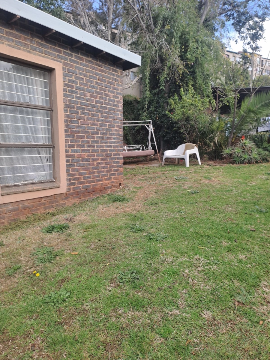 To Let 1 Bedroom Property for Rent in Wilro Park Gauteng