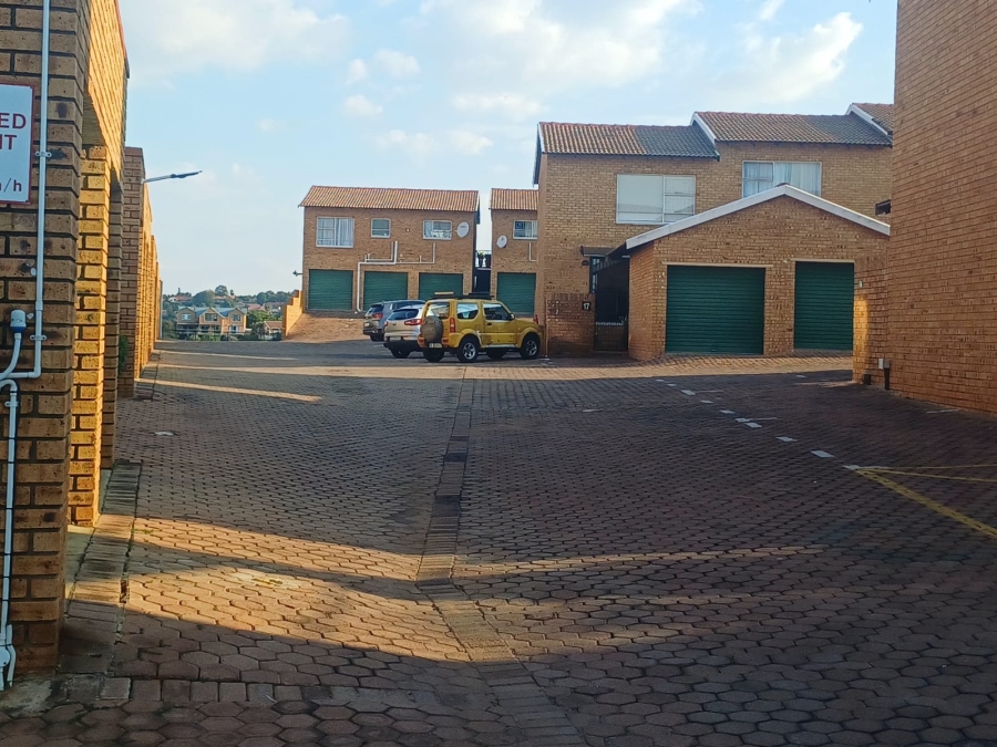 2 Bedroom Property for Sale in Kenmare Gauteng