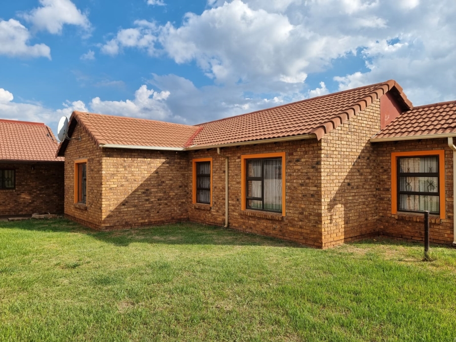 To Let 3 Bedroom Property for Rent in Protea Glen Gauteng