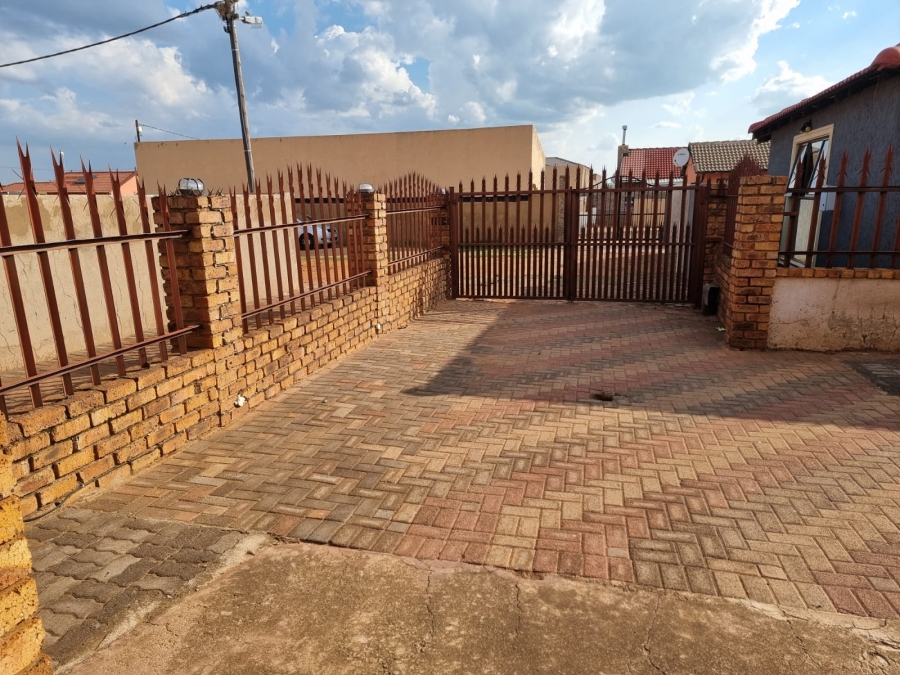 To Let 3 Bedroom Property for Rent in Protea Glen Gauteng