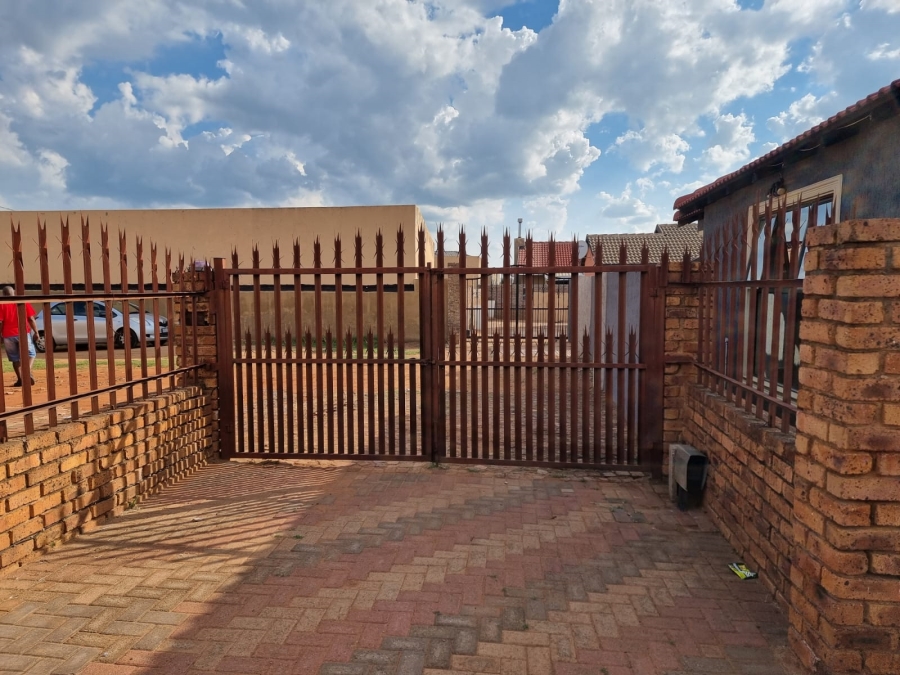 To Let 3 Bedroom Property for Rent in Protea Glen Gauteng
