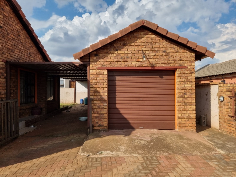 To Let 3 Bedroom Property for Rent in Protea Glen Gauteng
