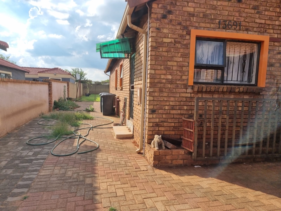 To Let 3 Bedroom Property for Rent in Protea Glen Gauteng