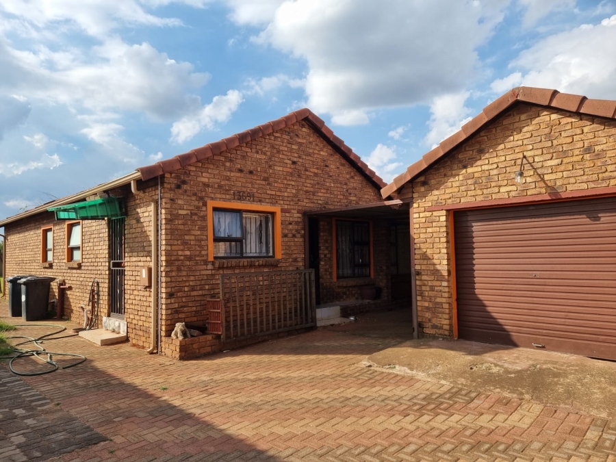To Let 3 Bedroom Property for Rent in Protea Glen Gauteng