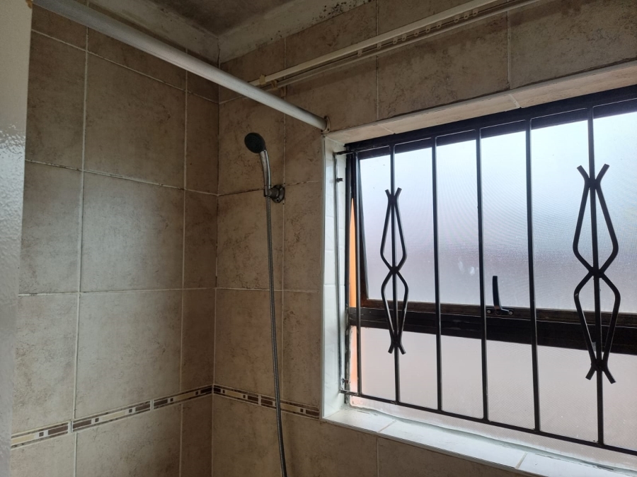 To Let 3 Bedroom Property for Rent in Protea Glen Gauteng