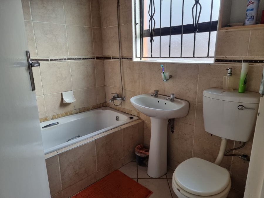 To Let 3 Bedroom Property for Rent in Protea Glen Gauteng