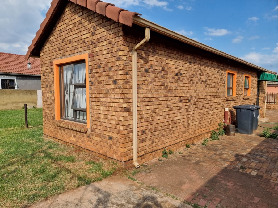 To Let 3 Bedroom Property for Rent in Protea Glen Gauteng
