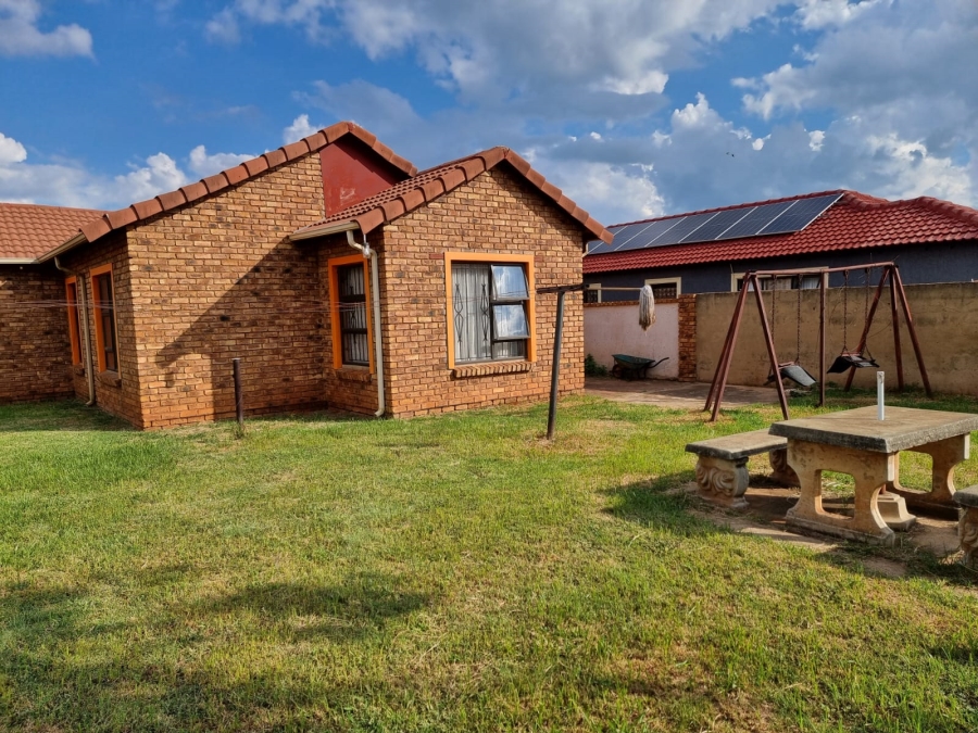 To Let 3 Bedroom Property for Rent in Protea Glen Gauteng