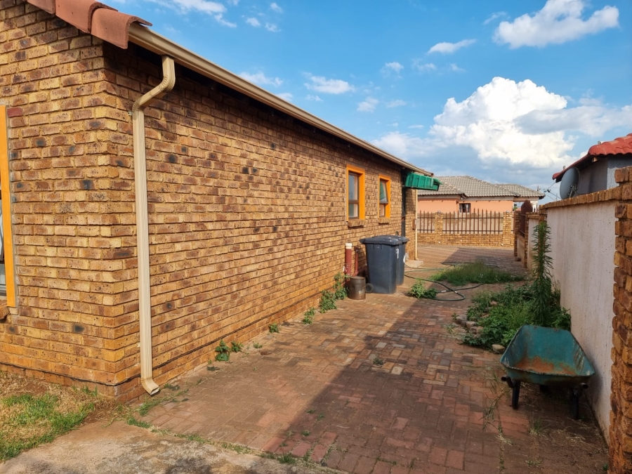 To Let 3 Bedroom Property for Rent in Protea Glen Gauteng