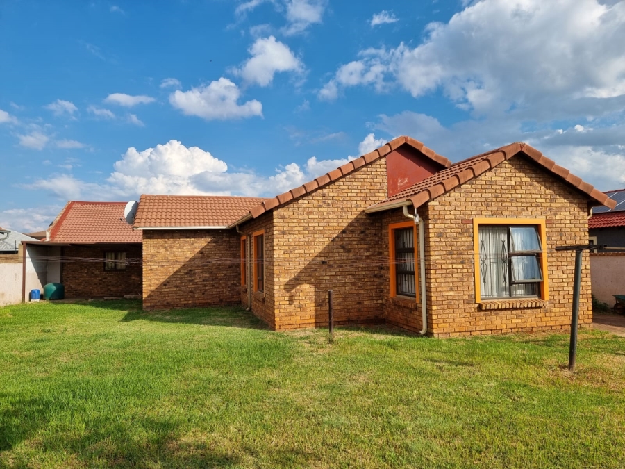 To Let 3 Bedroom Property for Rent in Protea Glen Gauteng