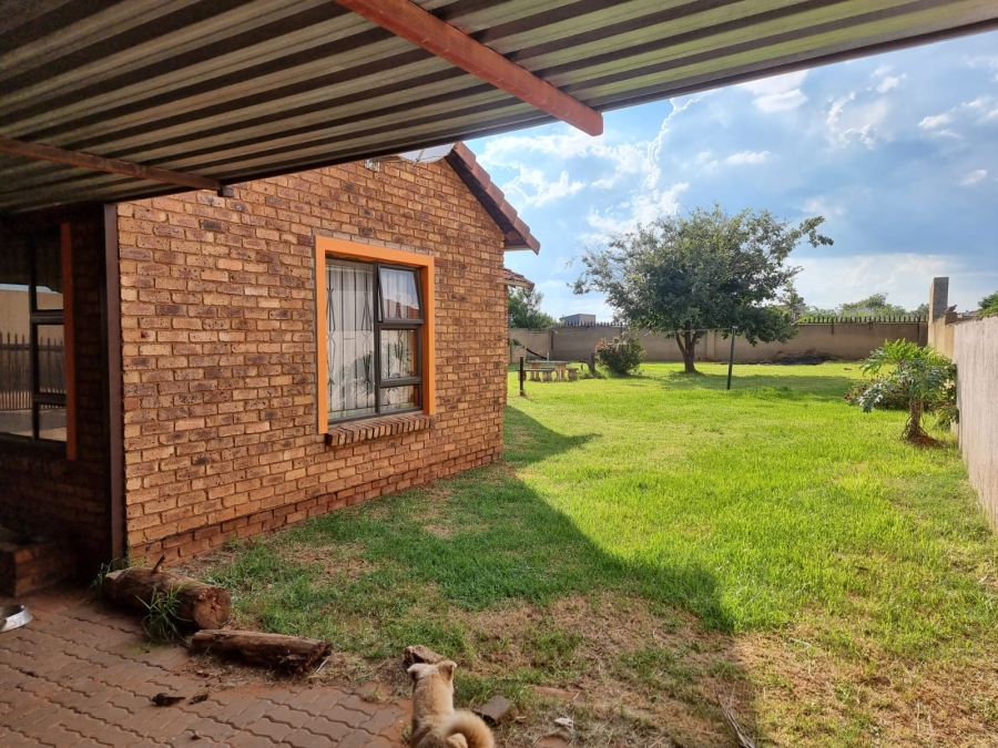 To Let 3 Bedroom Property for Rent in Protea Glen Gauteng