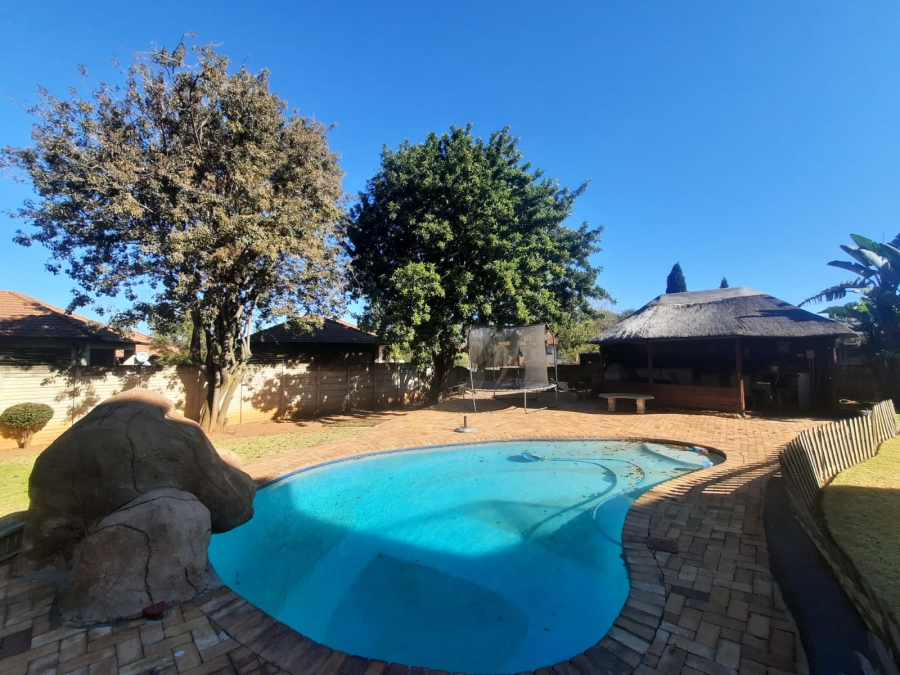 To Let 1 Bedroom Property for Rent in Wilgeheuwel Gauteng