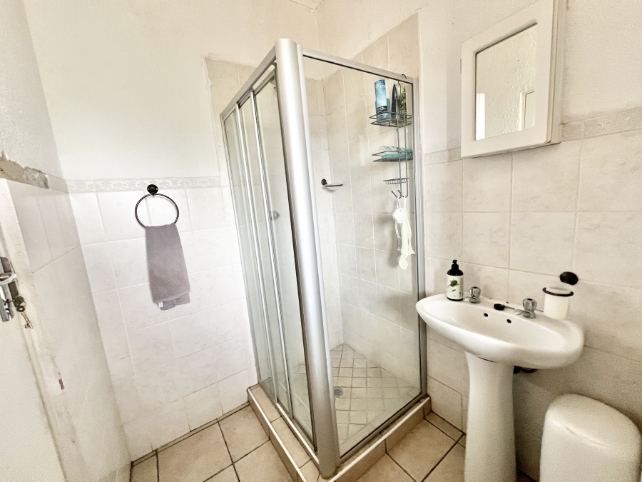 1 Bedroom Property for Sale in Halfway Gardens Gauteng