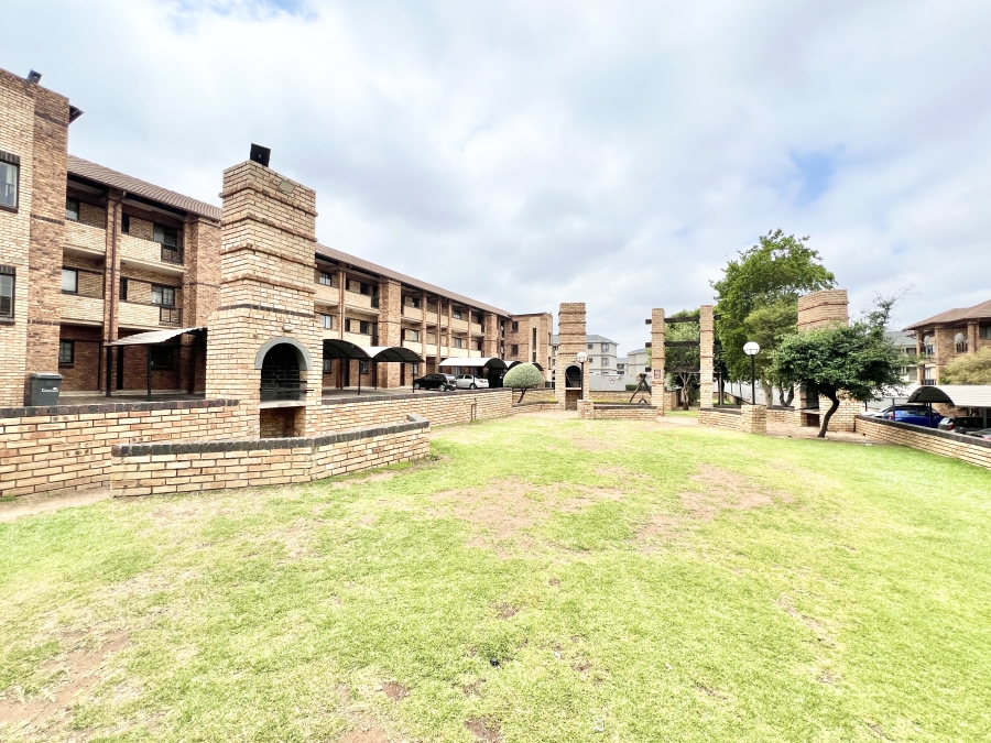 1 Bedroom Property for Sale in Halfway Gardens Gauteng