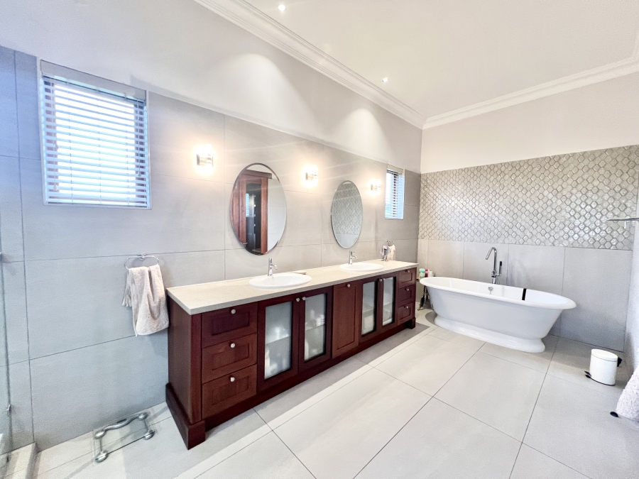 4 Bedroom Property for Sale in Blue Valley Golf Estate Gauteng