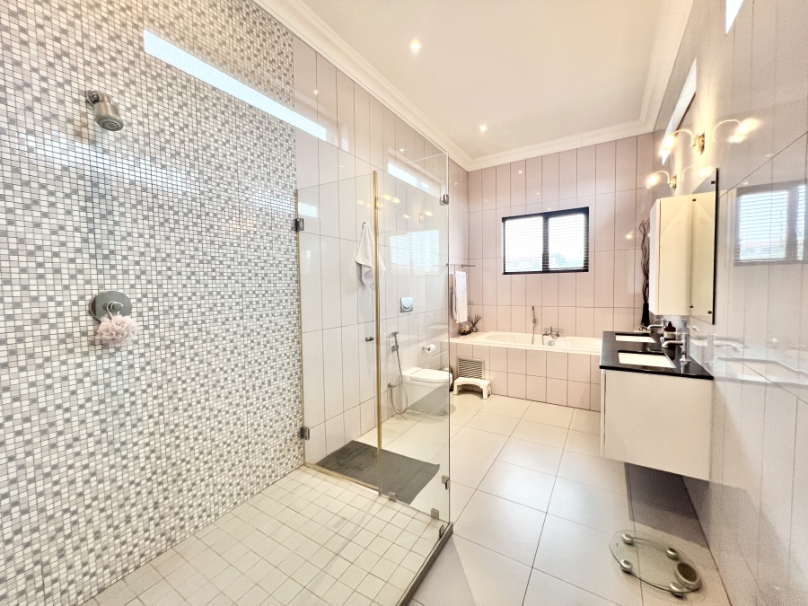 4 Bedroom Property for Sale in Blue Valley Golf Estate Gauteng