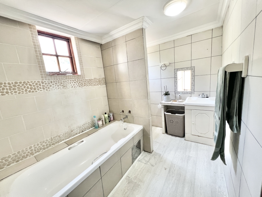 6 Bedroom Property for Sale in North Riding AH Gauteng