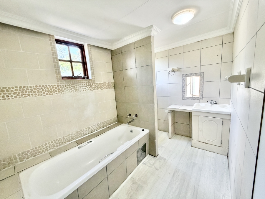 6 Bedroom Property for Sale in North Riding AH Gauteng