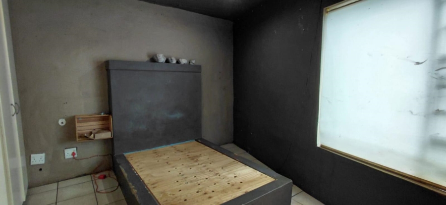 2 Bedroom Property for Sale in Florida Park Gauteng