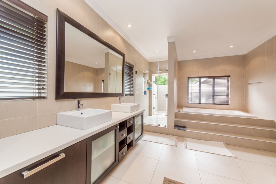 To Let 4 Bedroom Property for Rent in Bryanston Gauteng