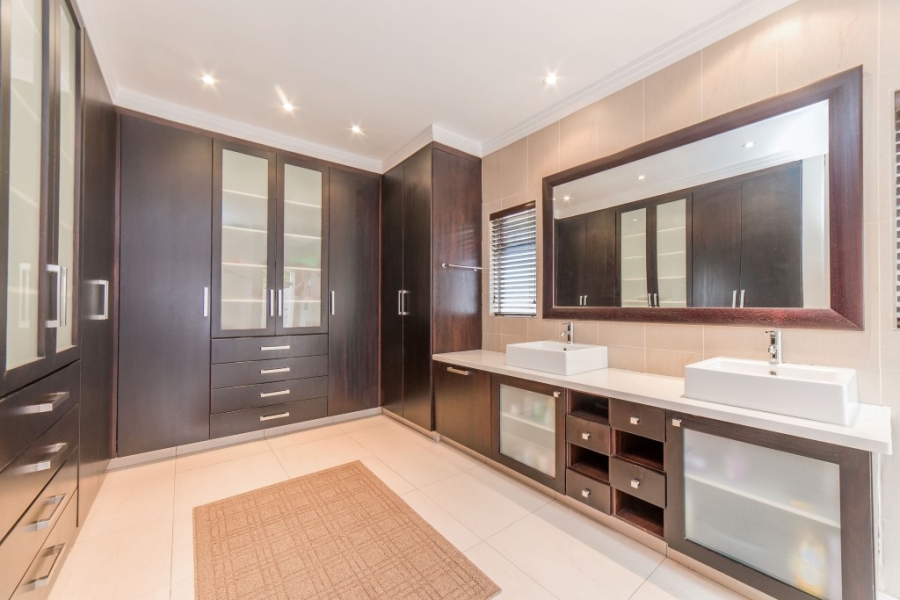 To Let 4 Bedroom Property for Rent in Bryanston Gauteng