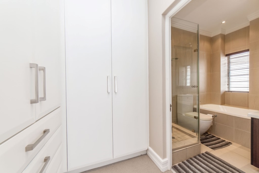 To Let 4 Bedroom Property for Rent in Bryanston Gauteng