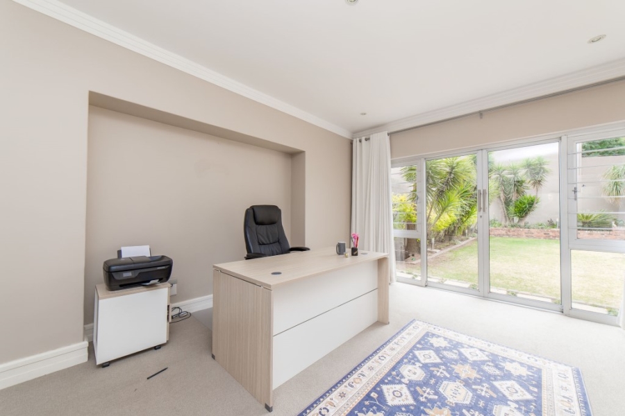 To Let 4 Bedroom Property for Rent in Bryanston Gauteng